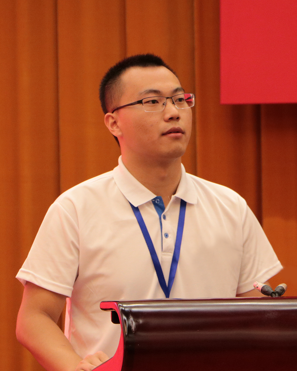 潘强在人民大会堂汇报科研创新工作